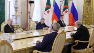 Poutine reçoit son homologue algérien pour renforcer leurs relations "stratégiques"