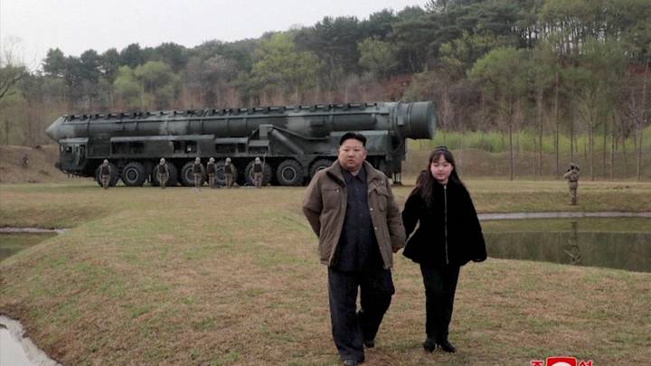 Deux missiles nord-coréens sont tombés dans la zone économique exclusive du Japon