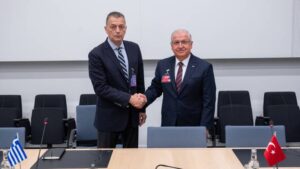 Les ministres turc et grec de la Défense discutent du renforcement des relations entre les deux pays