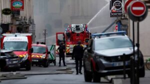 Effondrement d'un immeuble à Paris: une femme toujours portée disparue