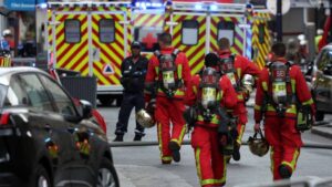 Effondrement d'un immeuble à Paris: deux personnes toujours portées disparues