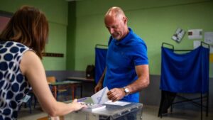 Les grecs aux urnes pour de nouvelles élections législatives