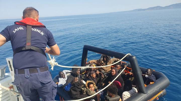 La Turquie sauve 14 migrants irréguliers repoussés par la Grèce