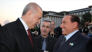 Erdogan rend hommage à l'ancien Premier ministre italien Silvio Berlusconi