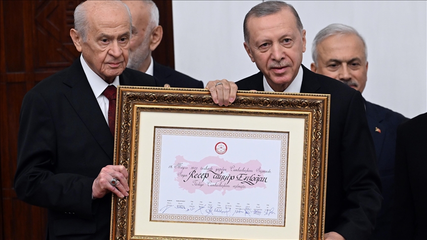Erdogan prend officiellement ses fonctions après avoir prêté serment devant le Parlement