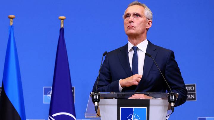 Le Norvégien Stoltenberg reconduit pour un an à la tête de l'Otan