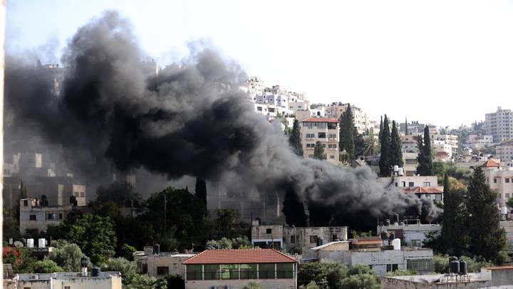 Frappes aériennes israéliennes sur la bande de Gaza assiégée après l'incursion à Jénine