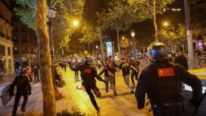 Émeutes urbaines: Emmanuel Macron s'inquiète d'un "risque de fragmentation"