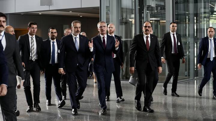 Le ministre turc des AE appelle la Suède à mettre en pratique les amendements législatifs
