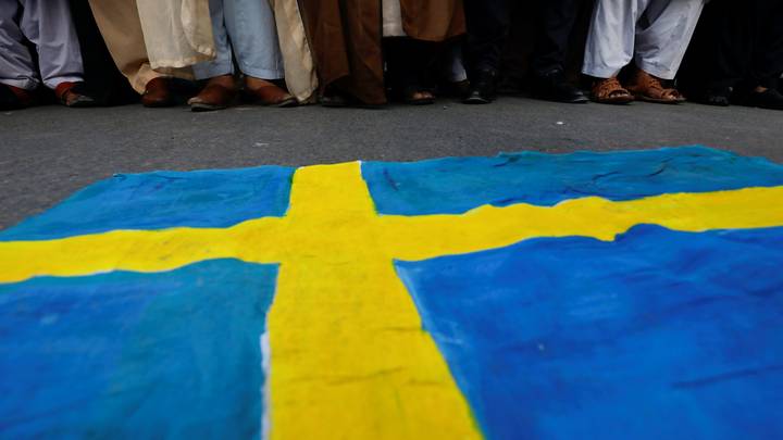Pakistan: des milliers de personnes protestent contre l'autodafé d'un Coran en Suède