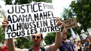 France: après les marches contre les violences policières, le gouvernement reprend la main