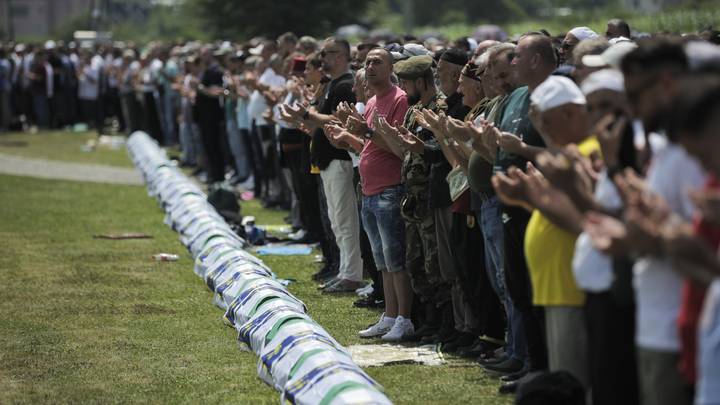 Bosnie: Des victimes du génocide de Srebrenica enterrées 28 ans après