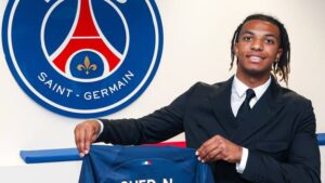 Foot: le milieu de terrain Cher Ndour signe au Paris SG