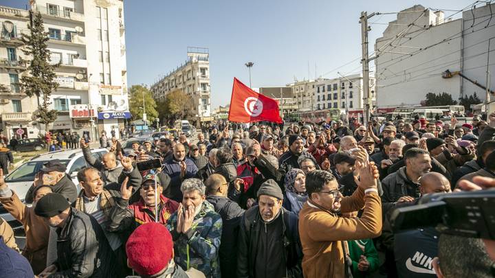 Tunisie: des dizaines de manifestants réclament la libération d'opposants incarcérés
