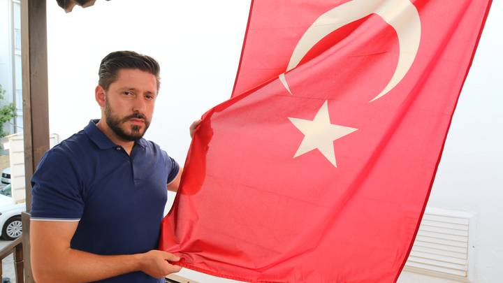 Avec 2 balles dans le corps, un vétéran parcourt la Turquie pour raconter la nuit du coup d'État