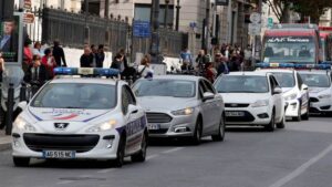 Emeutes en France: quatre policiers inculpés pour violences