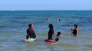 Le Conseil d’État suspend l’interdiction du burkini sur les plages de Mandelieu-la-Napoule