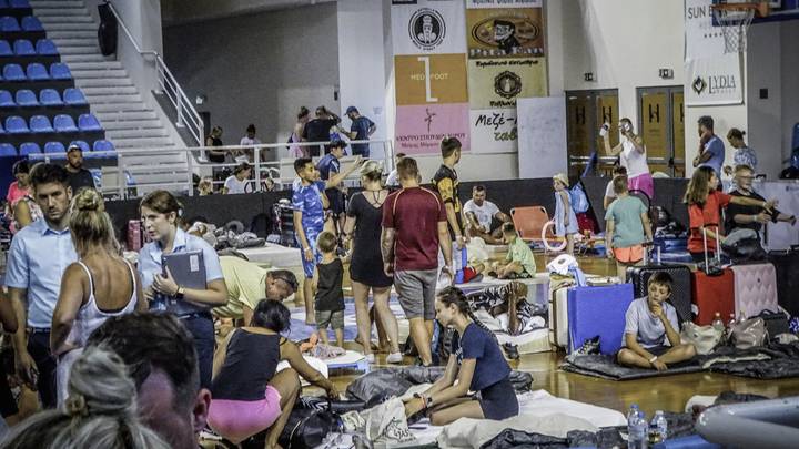 Grèce: le feu entraîne une opération d'évacuation sans précédent