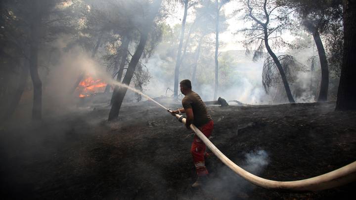Les pays de la zone Méditerranée luttent contre chaleurs et incendies suffoquants