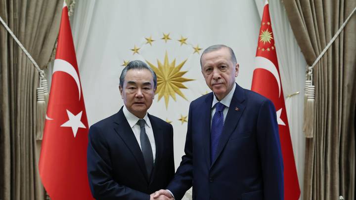 Le président turc reçoit le ministre chinois des Affaires étrangères pour des pourparlers
