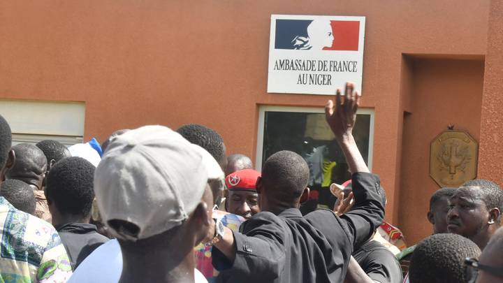 Niger: la France condamne les violences devant son ambassade
