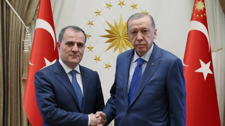 Le président turc reçoit le ministre azerbaïdjanais des Affaires étrangères à Ankara