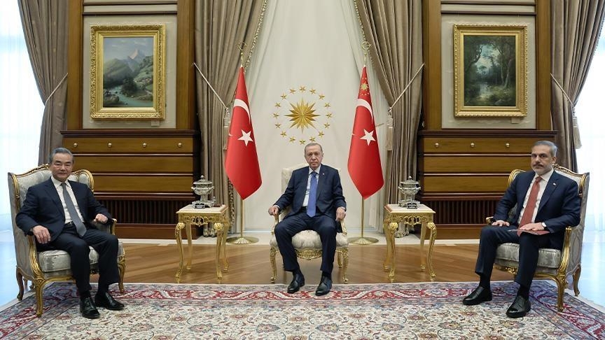 Erdogan discute avec le ministre chinois des AE des relations bilatérales