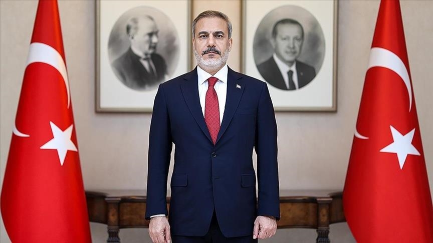 Le ministre turc des Affaires étrangères condamne l'autodafé du Coran en Suède