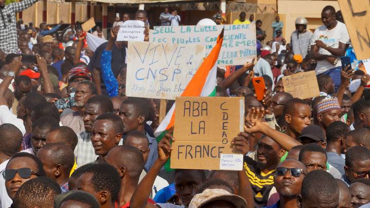 Niger: la France a-t-elle perdu son dernier allié au Sahel et son fournisseur d’uranium?