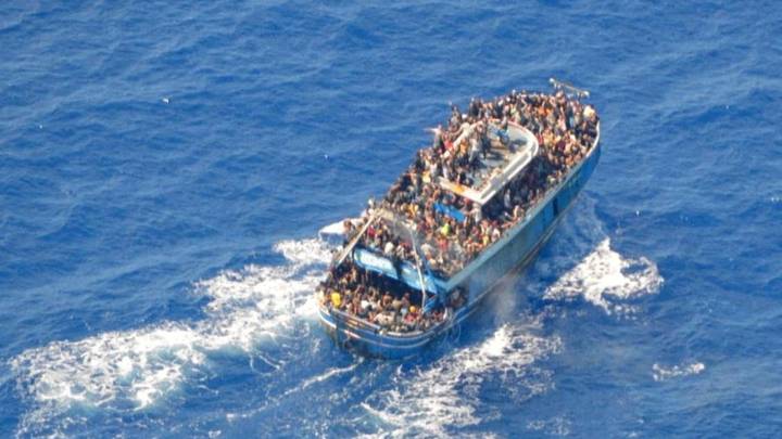 Grèce: des associations réclament une enquête "impartiale" sur le naufrage d'un navire de migrants