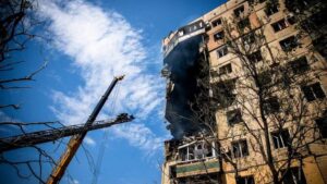 Moscou: l'armée a abattu un drone qui visait la capitale, Kiev dit en avoir abattu 27 dans la nuit