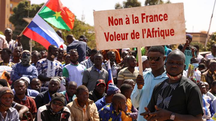 Burkina Faso: la France suspend son aide au développement et son appui budgétaire