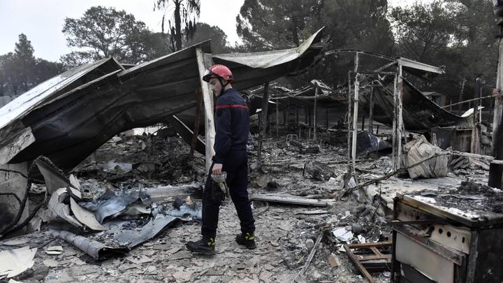 Incendie fixé dans le sud de la France, des milliers de personnes évacuées