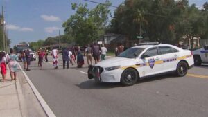 Une fusillade en Floride fait 3 morts, le tireur motivé par la "haine" raciale