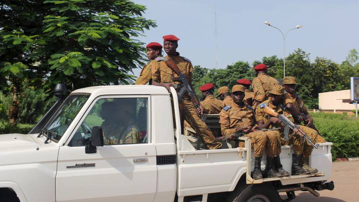 Le Burkina Faso approuve le déploiement de troupes au Niger