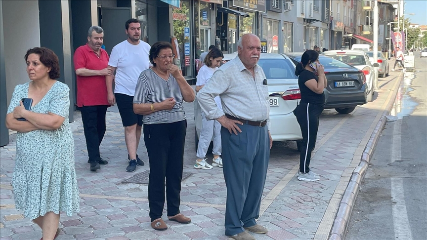 Türkiye: 2 séismes secouent l'est du pays à une minute d'intervalle