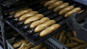 Tunisie: La ministre du Commerce appelle à faire le nécessaire pour garantir la disponibilité du pain subventionné
