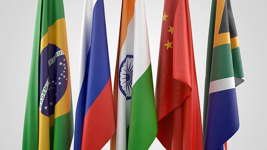 Le sommet des BRICS s’ouvre mardi à Johannesburg, la question de l’élargissement à l’agenda