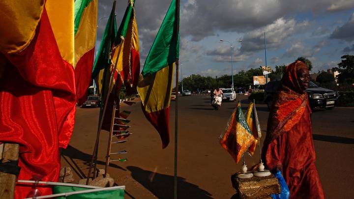 Mali: 49 civils et 15 soldats tués dans deux attaques d'un bateau et d'une base de l'armée