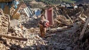 Le Maroc pleure les victimes du séisme, le bilan tragique dépasse les 2.000 morts