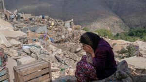 Séisme au Maroc: les secouristes se concentrent dans les villages dévastés