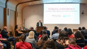 États-Unis: la police disperse des Arméniens venus troubler une conférence sur la Turquie