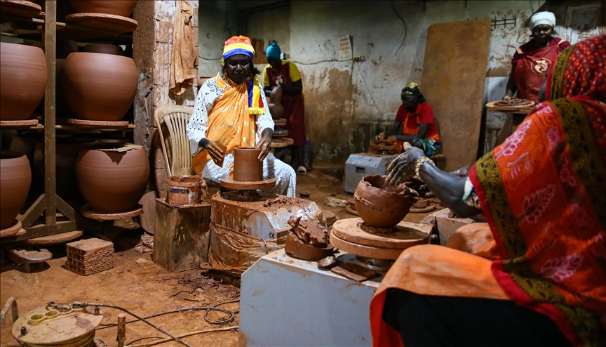 Türkiye: Des potières africaines se forment aux techniques modernes de la profession à Menemen