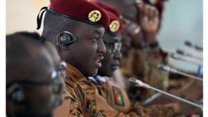 Burkina : le capitaine Traoré fait le ménage dans l’armée