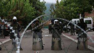 Le Kosovo demande à la Serbie de retirer ses troupes de la frontière
