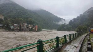Inde: au moins 10 morts, 82 disparus dans le débordement d'un lac himalayen