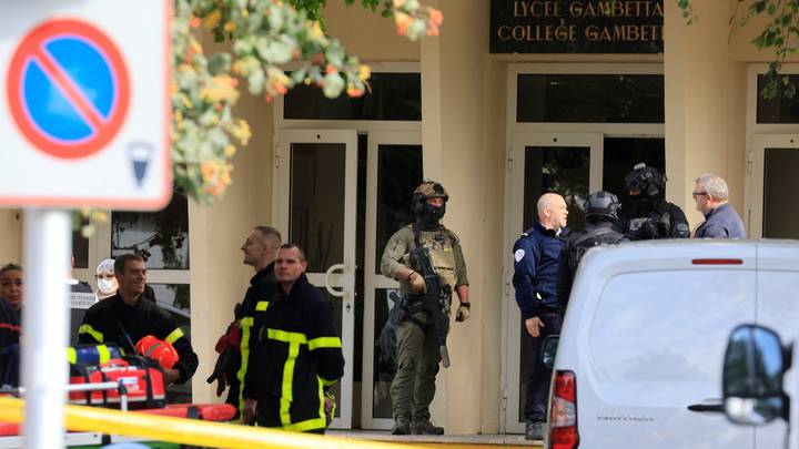 France : un enseignant poignardé à mort dans un lycée à Arras