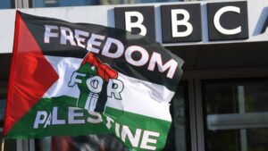 Des journalistes de la BBC "pleurent" à cause de sa couverture de la situation en Palestine