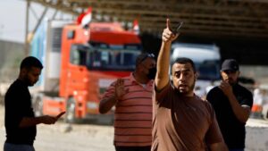 Des camions avec de l'aide humanitaire sont entrés à Gaza par le point de passage de Rafah