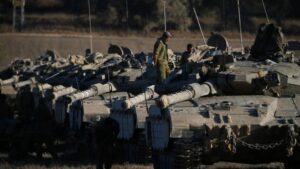 Les chars israéliens pénètrent dans Gaza par l'est et le nord